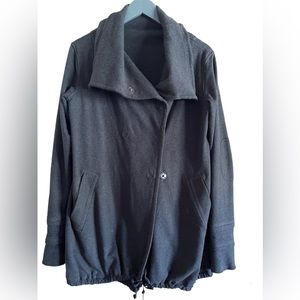 Lululemon Gratitude Wrap Snap Front Coat. Gray. Size 8